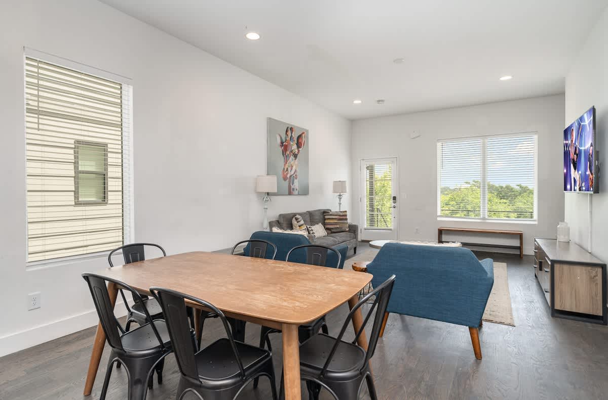 Dining table with seating for 6 guests.