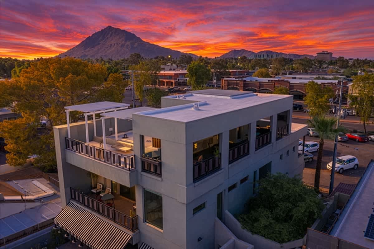 One of a kind spacious 2,649 sq ft unit perfectly situated in the heart of Old Town Scottsdale, offering style, comfort, and unbeatable access to the city’s vibrant dining, shopping, and entertainment