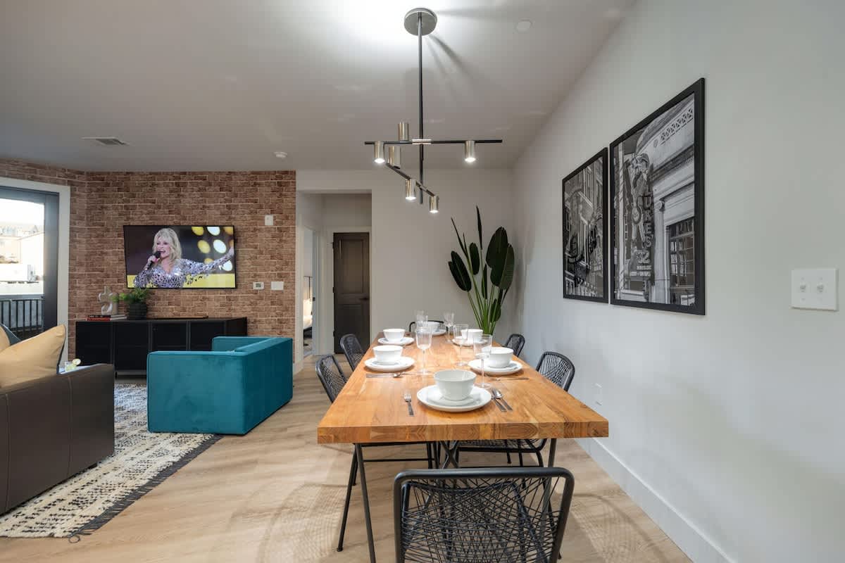 Dining space for 6 with designer furnishings.