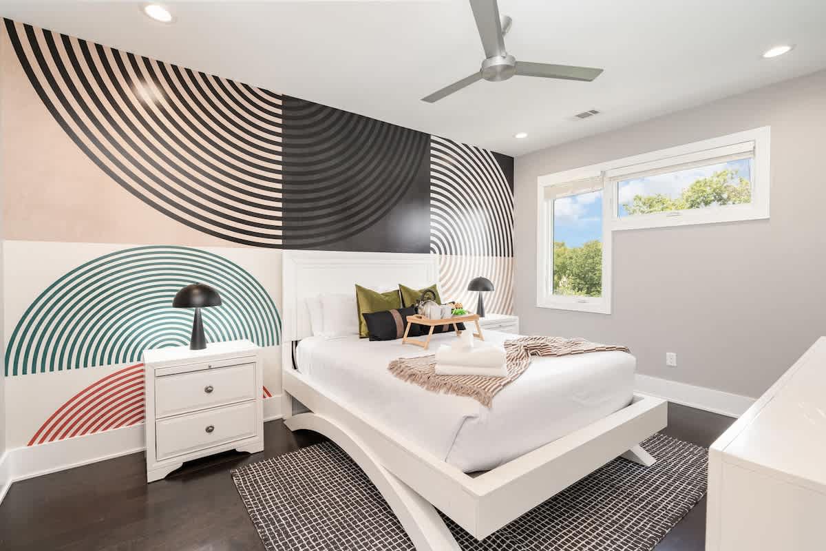 3rd Floor: Primary Bedroom featuring a Queen bed, a Smart TV, large walk-in closet, and a private en-suite bathroom.