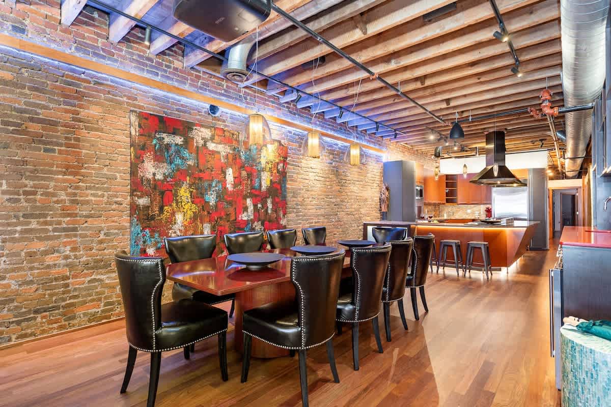 Dining area with seating for 10 guests and a bar with an ice maker and wine cooler.