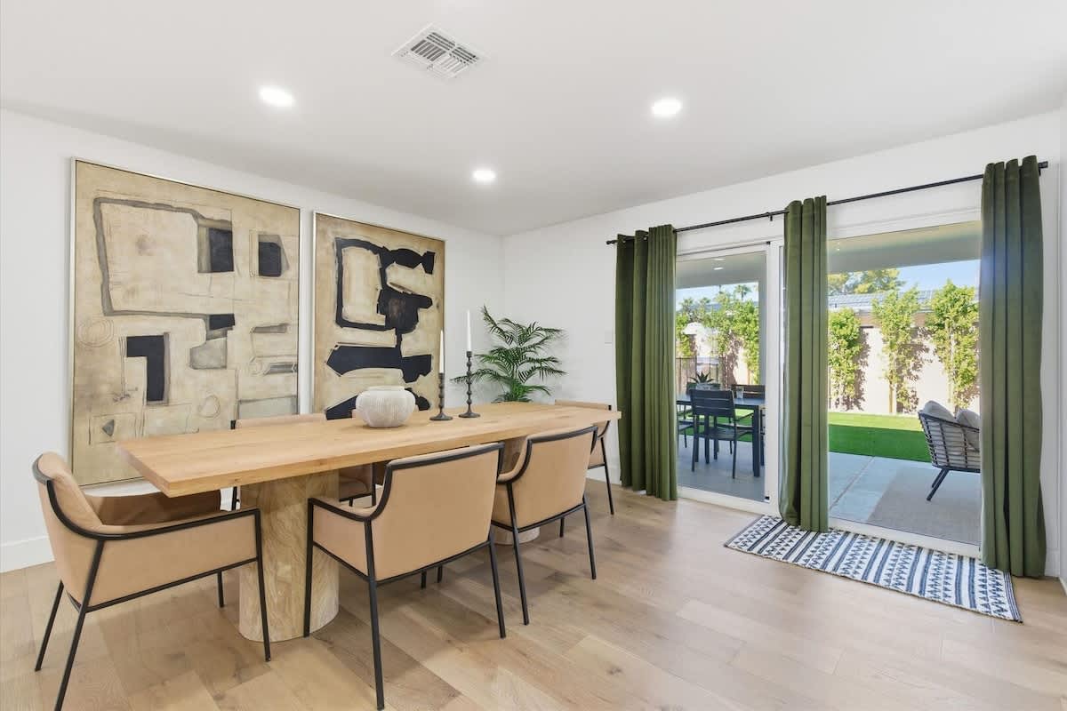 Inviting dining area adjacent to the kitchen, offering seating for six—perfect for shared meals and conversation.