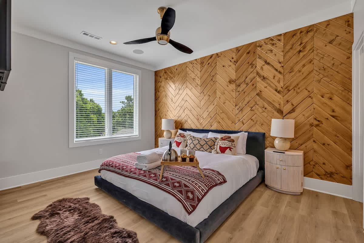 3rd Floor: Primary Bedroom featuring a lavish King bed with a walk-in closet, a Smart TV and an ensuite Primary Bathroom.