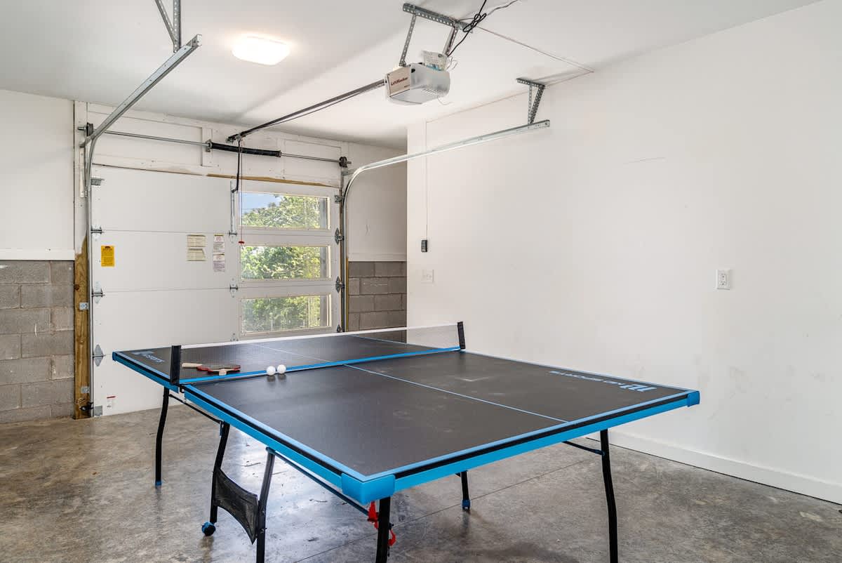 Unit 2: Garage features a full-size ping-pong table, perfect for friendly games.
