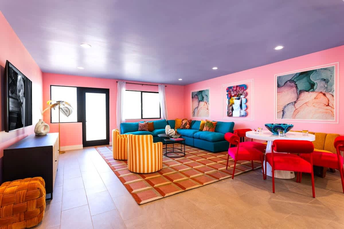 Open living area featuring designer furnishings, a Smart TV, and a dining area with seating for 5 guests.