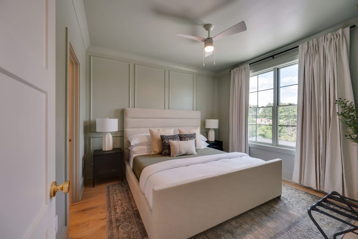 3rd Floor: Primary Bedroom featuring a King bed, Smart TV, walk-in closet, and en-suite bathroom.