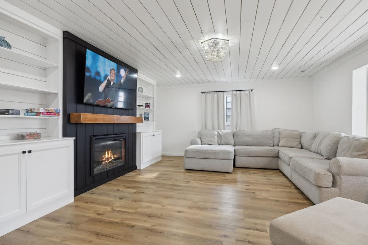 Bright and inviting living space featuring a Smart TV and tasteful furnishings.