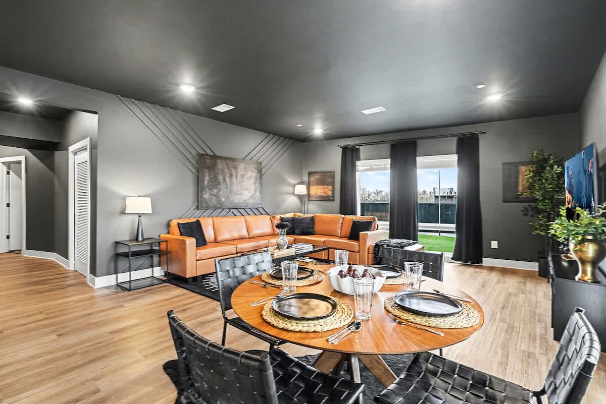 Dining area with seating for 6 guests.