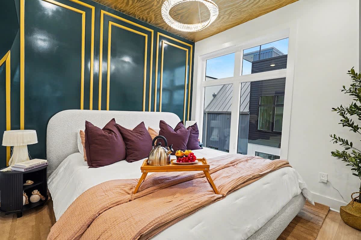 3rd Floor: Primary Bedroom featuring a King bed smart TV, walk-in closet, and an en-suite bathroom.