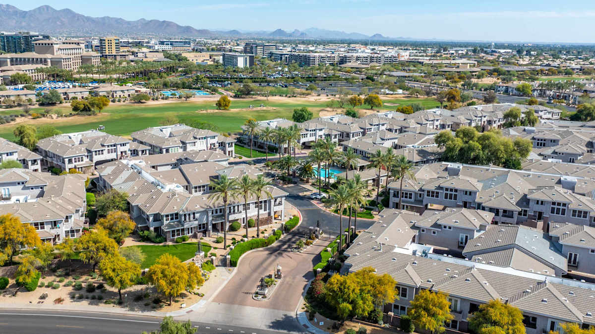 Enjoy a prime Kierland setting near Kierland Commons, where mountain views, lush golf course greens, palm-lined grounds, and a resort-style pool create the perfect Scottsdale retreat.