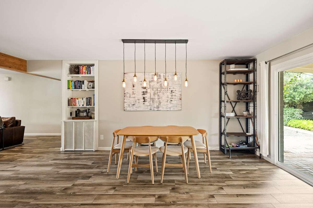 Dining area with seating for 6 guests.