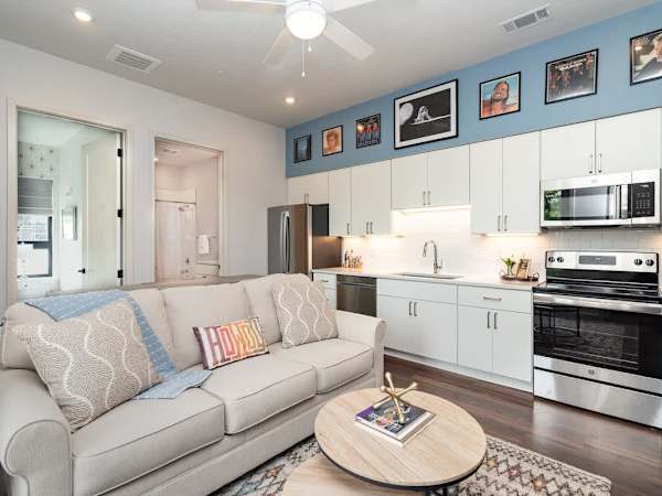 Harmony Outpost - Pool & Gym - 4 Mins To Broadway