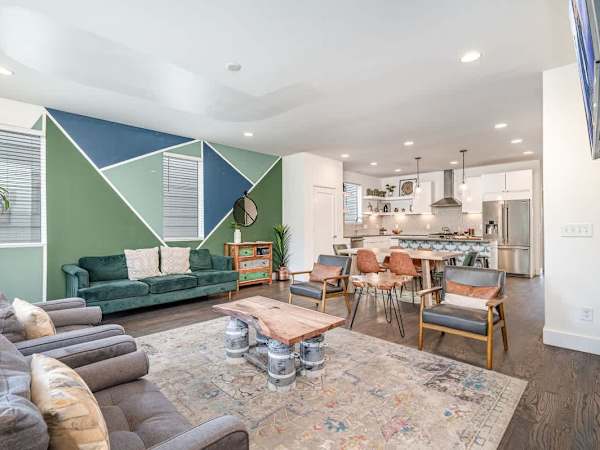 Verde Heights-Mins to East Nashville's best spots!