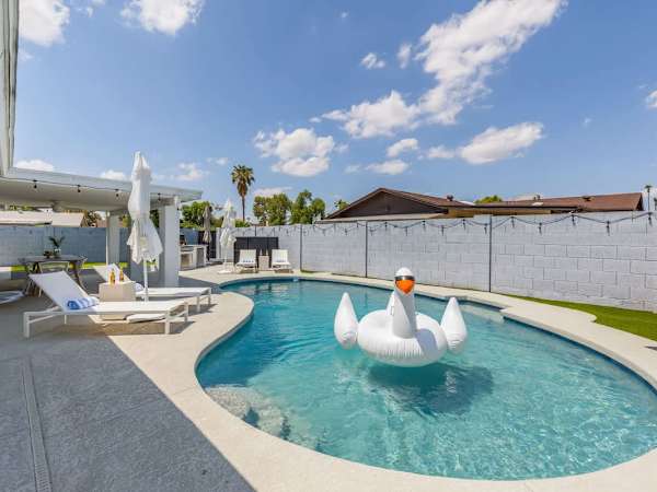 Old Town Fashioned-Pool-Putting Green-BBQ Grill
