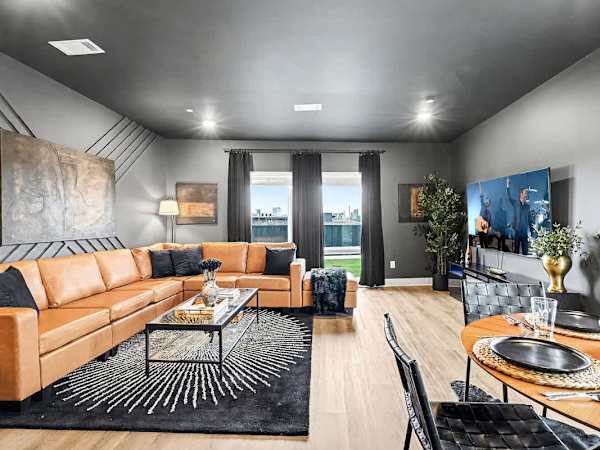 Sunset-Expansive Patio & Hot Tub-Mins to Broadway