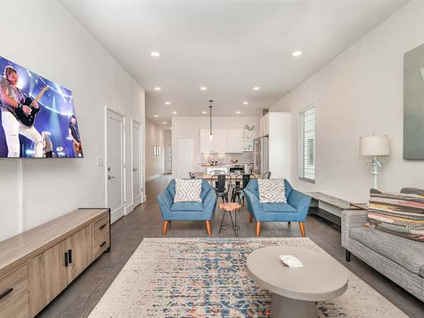 Jade - Mins 2 Germantown & Best spots in East Nash