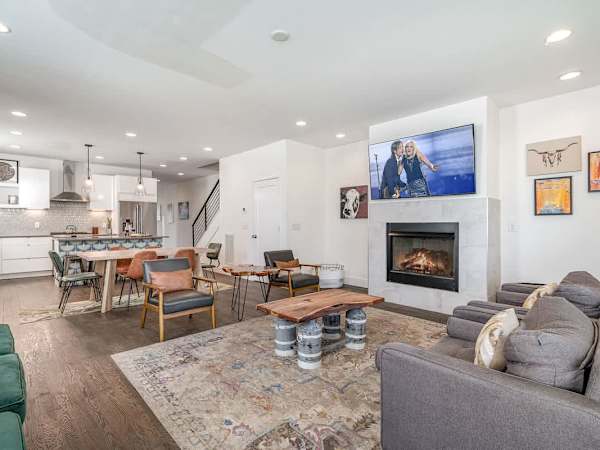 Hurst House - 4 Stylish Homes - Mins to Germantown
