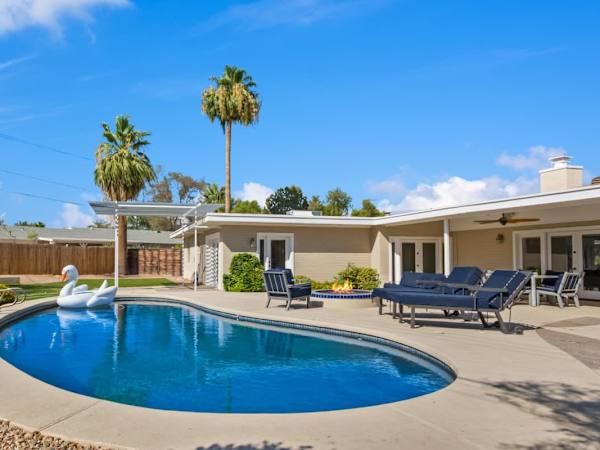 Mountain Serenity-Pool-Putting Green-Pizza Oven