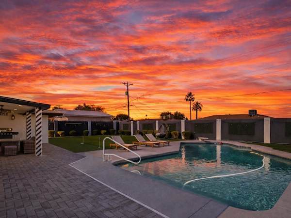 Glimmer-Sparkling Pool & Mini Golf-Near Old Town
