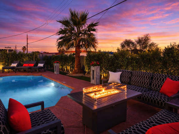 Modern Roose-Pool-Spa-Fire Pit-Mins to Old Town!