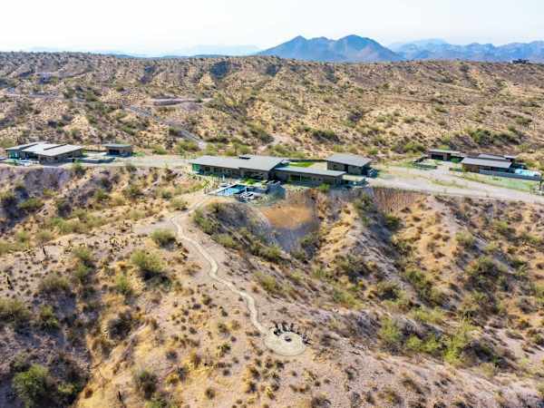 Paradise Canyon-3 Estates+Casita w/Horse Stables