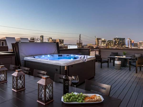 Urban Row - Rooftop Hot Tub - Heart of Gulch