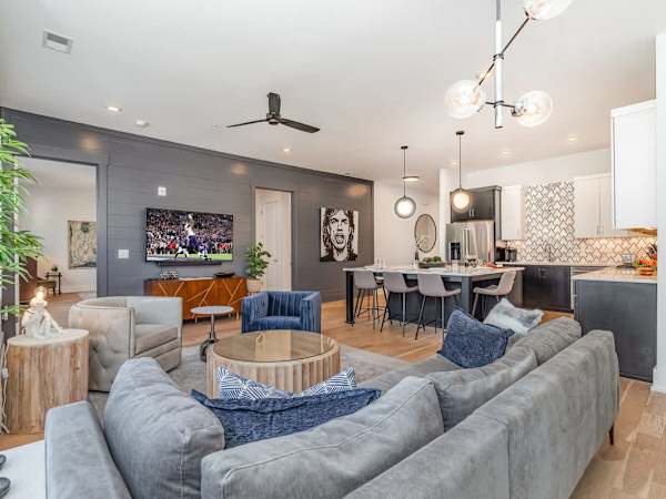 The Acklen-Walk 2 Restaurants &bars-Mins 2Broadway