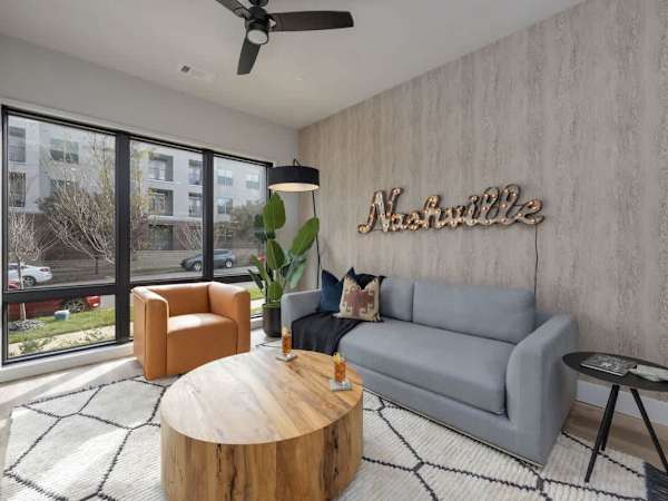 Vandy Vinyl -Walk to restaurant & bars- Priv Patio