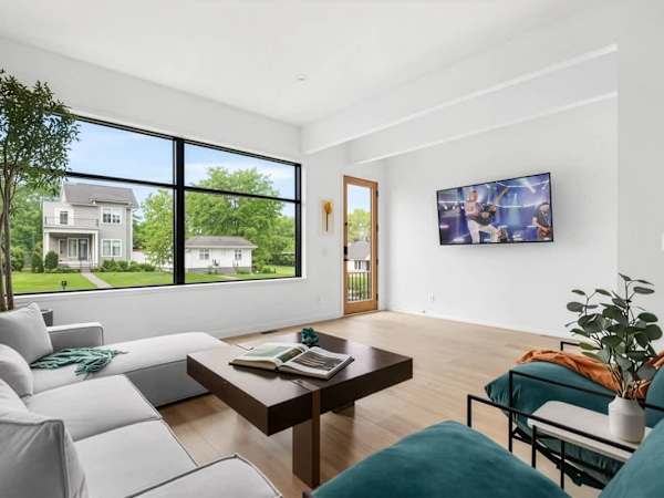 Modern Palette - Private Patio - Mins to Broadway