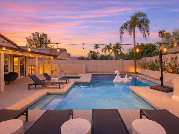 Bohemian Resort - Pool, Spa, Golf, BBQ, & Games!