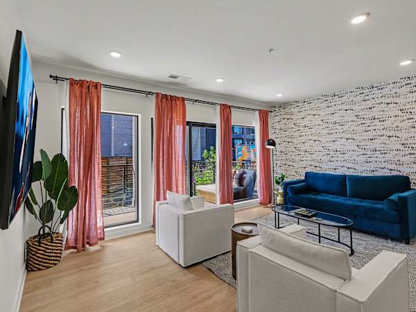 Hyve - Boho Bliss - 3 Bedroom - Located In SOBRO