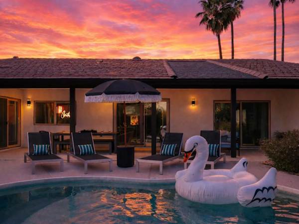 Cactus+Cocktails-Private Pool-Funky Design & Games