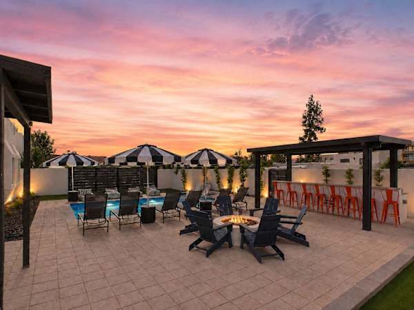 Synergy - 2 Pools- Heat Avail -Middle of Old Town!